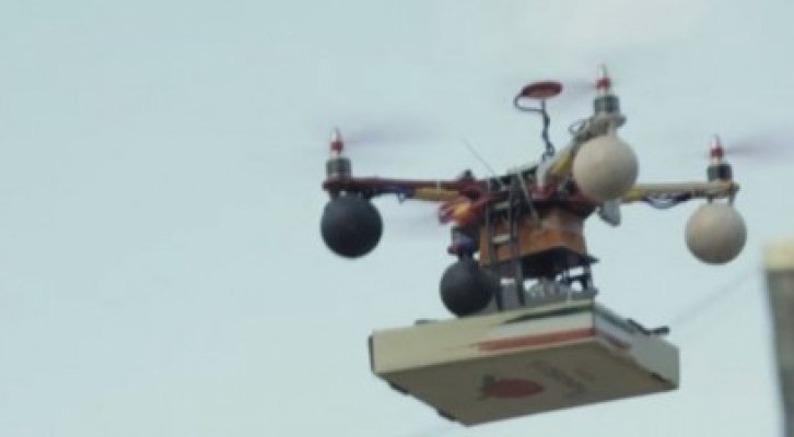 Premieră: Pizza livrată prin intermediul unei drone